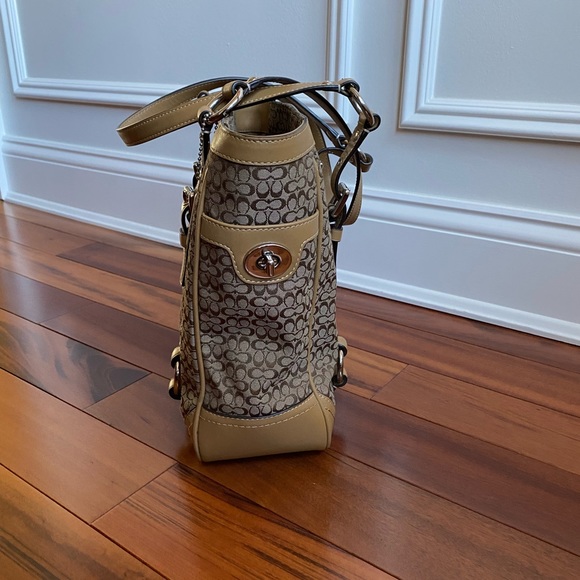 Coach authentic handbag - Picture 3 of 11